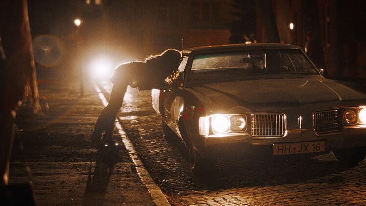 Auf dem Straßenstrich beginnt Manuela Freitags Laufbahn als Prostituierte.