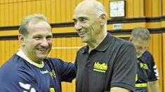 Alte Freunde: "Co" Michael Weixler und "Chef" Hrvoje Horvat; im Hintergrund Vladimir Suma.