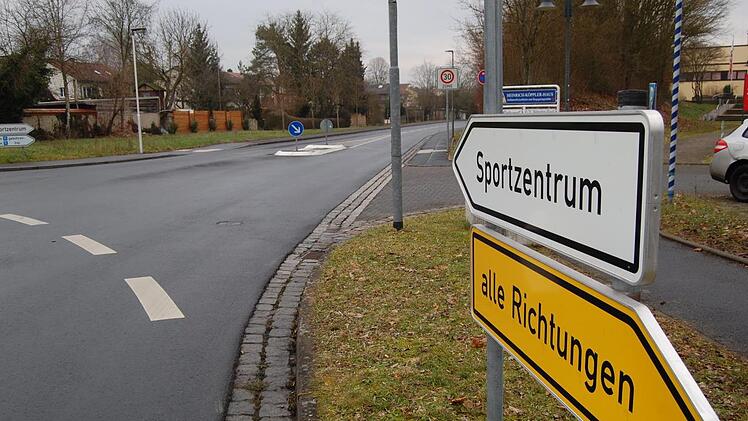 Hinter dem Sportzentrum Hammelburg soll der neue Schulcampus entstehen. Foto: Archiv Wolfgang Dünnebier