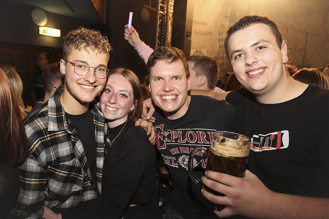 Die Partyband "Power" heizte ordentlich ein.