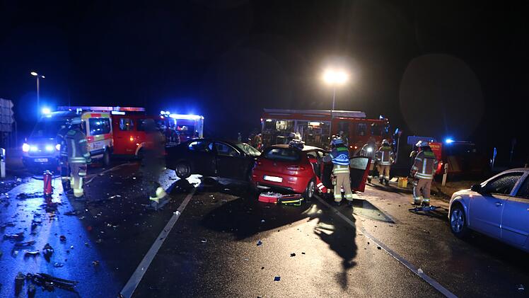 Verkehrsunfall auf B289: Fahrerin (29) übersieht Gegenverkehr