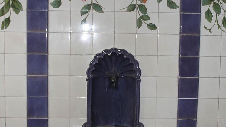 Zierbrunnen im Dampfbad.