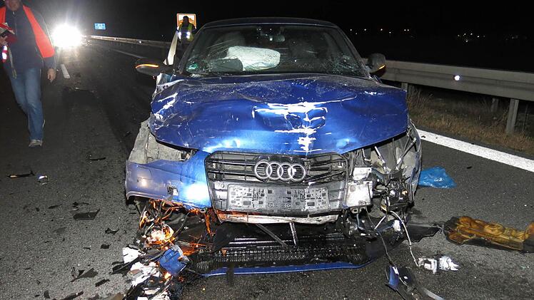 Der Audi, der mit hoher Geschwindigkeit auffuhr Fotos: Polizei