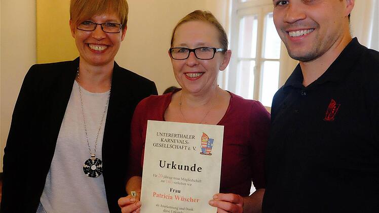 Geehrt für ihre Mitgliedstreue wurde Patricia Wüscher (Mitte). Es gratulierten Sandra Lenhard und Lukas Brust. Foto: Gerd Schaar