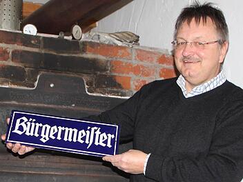 Hier werden Bürgermeister "gebacken": Der alte Holzkohleofen im Büro des CSU-Vorsitzenden Dieter Seban funktioniert noch tadellos. Foto: Ulrike Müller