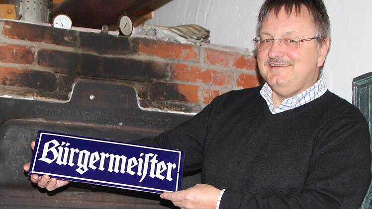 Hier werden Bürgermeister "gebacken": Der alte Holzkohleofen im Büro des CSU-Vorsitzenden Dieter Seban funktioniert noch tadellos. Foto: Ulrike Müller