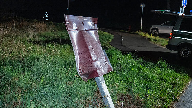 Explosion am Karfreitag - Unbekannte sprengen Zigarettenautomat in die Luft