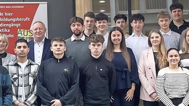 Beim Treffen der BDS Azubiakademie waren neben den Auszubildenden auch dabei (von links): Helmut Krimmler (Bezirksvorsitzender BDS Unterfranken), Frank Bernard (BDS-Gesch&auml;ftsf&uuml;hrer in Unterfranken), Steffen Schreck (BDS-Mitglied und Dozent der Ver...