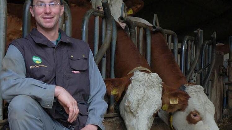 Maik Truckenbrodt macht seinen Kühen die Zeitumstellung leichter, indem er die Zeit für die Stallarbeit schrittweise anpasst. Foto: Rainer Lutz