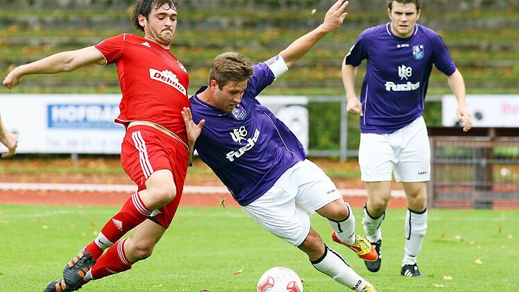 Florian Pickel (Mitte, hier noch im Dress des FC Eintracht Bamberg) ist kurzfristig noch zum verletzungsgeplagten FC Sand gestoßen und wird möglicherweise bereits in Pettstadt auflaufen.