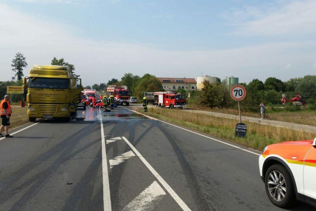 Lebensgefährlich verletzt: Frau gerät bei Baiersdorf in Gegenverkehr