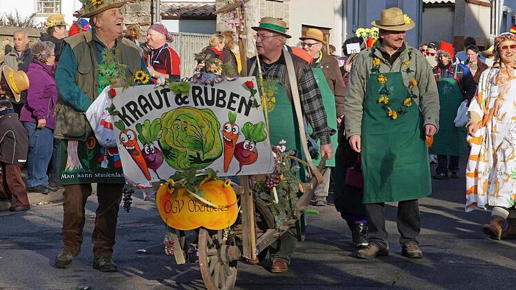 "Kraut und Rüben" war das Motto des Obst- und Gartenbauvereins Obertheres, dessen Mitglieder ein schönes "grünes" Bild abgaben. Foto: Ulrike Langer