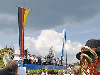 Unter der Leitung von Bezirksdirigent Andre Degand spielten alle Musikkapellen auf.  Foto: Stephanie Elm
