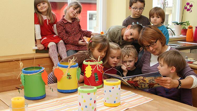 Schon viele Tage bereiteten sich die Buben und Mädchen auf diesen großen Tag vor mit ihren Laternen, Liedern und hören  Geschichten über St. Martin und das Teilen. Foto: gg