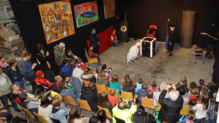 Der Umzug der B&uuml;hne ins Lager wurde durch die besondere Atmosph&auml;re belohnt.