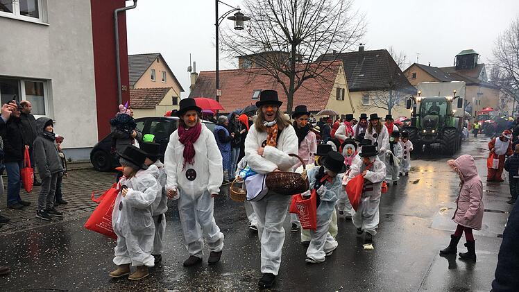 Beim Buttenheimer Faschingszug Foto: Anette Schreiber