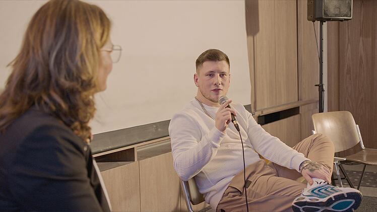 Die Geschichte von Kalle wurde verfilmt. "Kalle Kosmonaut" trifft auf große Resonanz bei den Zuschauern. Bei einer Podiumsdiskussion berichtet Kalle von der Zeit im Gefängnis.