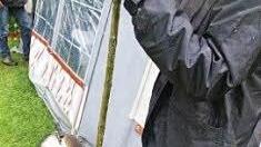 Selbst gebaute Angel mit Bierflasche als Schnurgeber. Foto: Polizei EBS