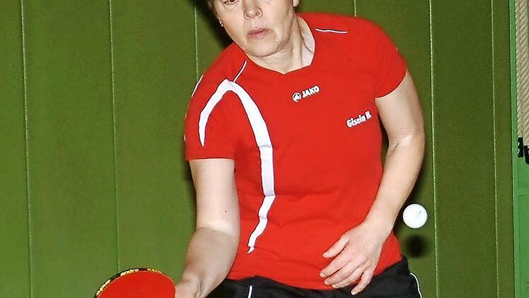 Garant für den ersten Sieg der Damen des TSV Teuschnitz in der Landesliga war Gisela Hable. Sie gewann gegen den TSV Unterlauter ihre drei Einzel und das Doppel mit Anita Beetz. Foto: Hans Franz