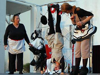 Sogar Artistisches boten die vier Schauspielerinnen in unterschiedlichen Rollen. Foto: Andreas Welz