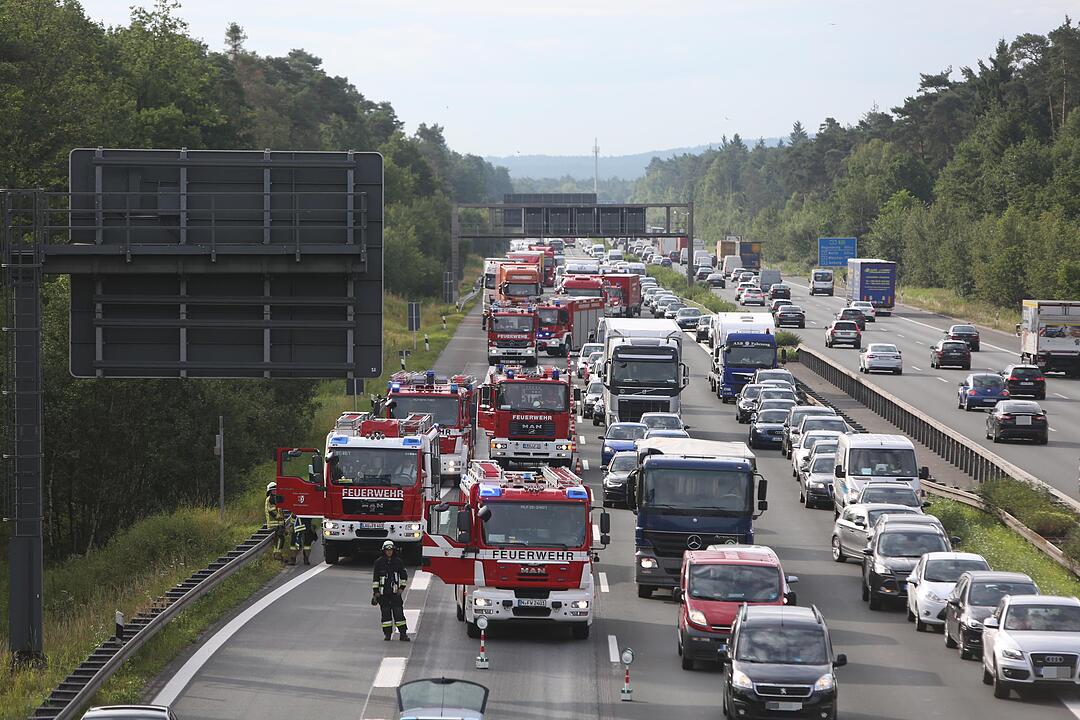 Nürnberg: Probleme mit Rettungsgasse nach Unfall