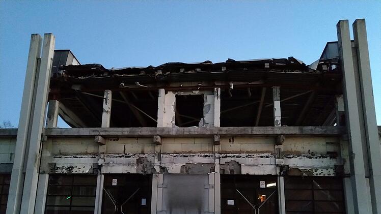 Impressionen vom Abriss der Coburger Angerhalle: 27. FeburarFoto: Jochen Berger