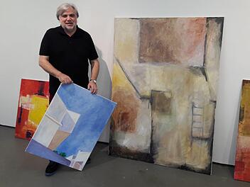 Der Maler Erwin Bode präsentiert seine Werke unter dem Motto "Stadtschatten" ab Freitag, 5. April,  in Münnerstadt. Foto: Hartmut Hessel