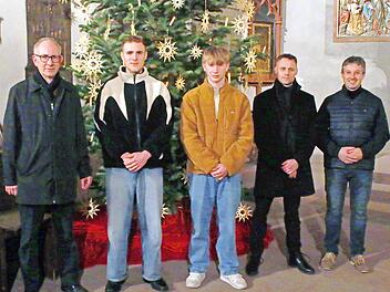 Dekanatskantor Wolfgang Schneider mit Robert Goldammer, Simon Schneider, Florian Mayer und Udo Schonath.