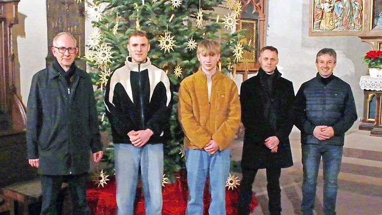 Dekanatskantor Wolfgang Schneider mit Robert Goldammer, Simon Schneider, Florian Mayer und Udo Schonath.