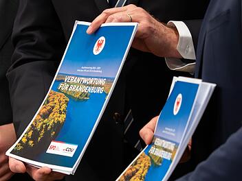 Brandenburger SPD und CDU stellen Koalitionsvertrag vor