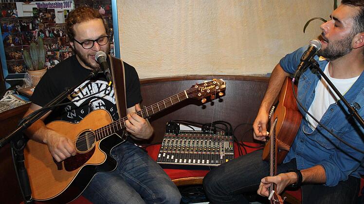 Das Maroldsweisacher "Duo Basalt" war im Veracruz zugegen und begeisterte durch Akustikversionen.