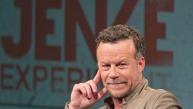 Der Journalist und Schauspieler Jenke von Wilmsdorff nimmt an einer Diskussionsrunde anl&auml;sslich der Ausstrahlung seiner Selbstexperimente-Reihe &laquo;Jenke-Experiments: Drogen&raquo; am 13.03.2014 im RTL-Hauptstadtstudio in Berlin teil. Foto: J&ouml;rg Carstensen/dpa