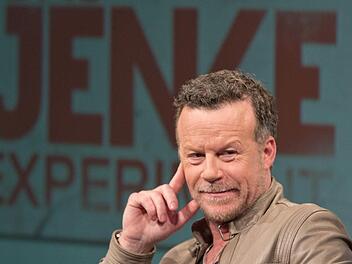 Der Journalist und Schauspieler Jenke von Wilmsdorff nimmt an einer Diskussionsrunde anlässlich der Ausstrahlung seiner Selbstexperimente-Reihe «Jenke-Experiments: Drogen» am 13.03.2014 im RTL-Hauptstadtstudio in Berlin teil. Foto: Jörg Carstensen/dpa