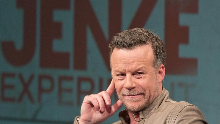 Der Journalist und Schauspieler Jenke von Wilmsdorff nimmt an einer Diskussionsrunde anlässlich der Ausstrahlung seiner Selbstexperimente-Reihe «Jenke-Experiments: Drogen» am 13.03.2014 im RTL-Hauptstadtstudio in Berlin teil. Foto: Jörg Carstensen/dpa