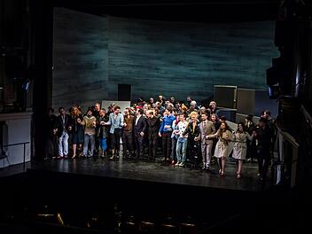 Zum umjubelten ERfolg wurde die Coburger Erstaufführung von Benjamin Brittens Oper "Peter Grimes" am Landestheater.Foto: Jochen Berger