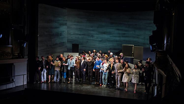 Zum umjubelten ERfolg wurde die Coburger Erstaufführung von Benjamin Brittens Oper "Peter Grimes" am Landestheater.Foto: Jochen Berger