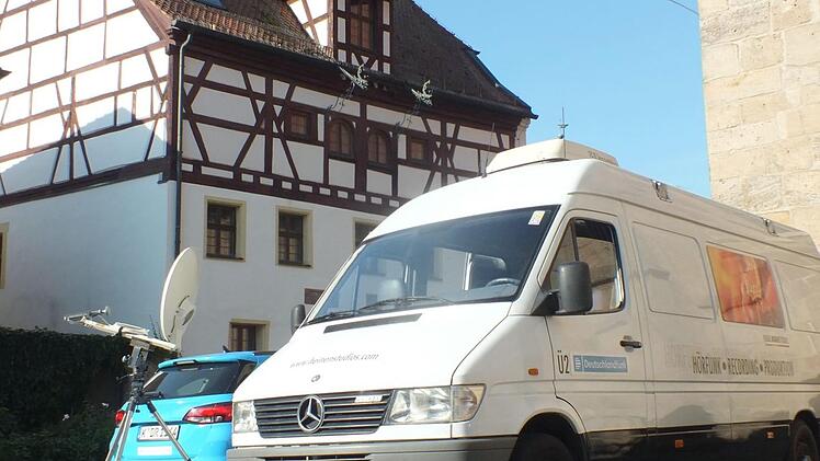 Für den Notfall sollte eine Satellitenschüssel die Übertragung sichern.    Foto: Manfred Welker