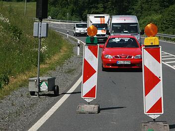 Die Bundesstraße 85 bei der Holzmühle ist wohl bis Oktober halbseitig gesperrt.Foto: Sonja Adam