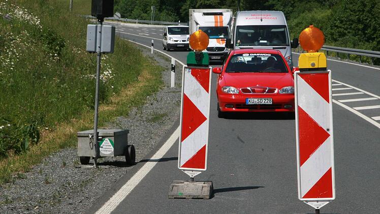 Die Bundesstraße 85 bei der Holzmühle ist wohl bis Oktober halbseitig gesperrt.Foto: Sonja Adam