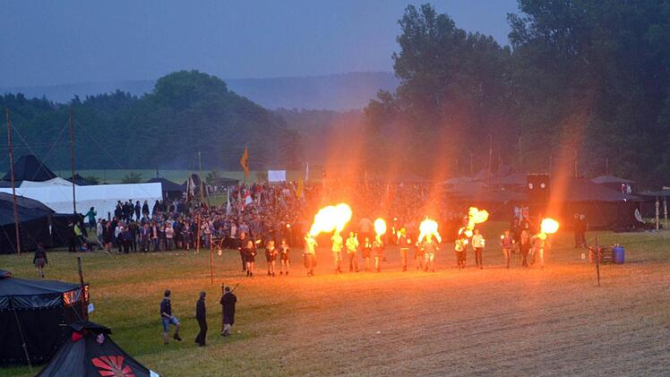 Feuerschlucker treten zum Abschluss auf. Foto: Johanna Blum