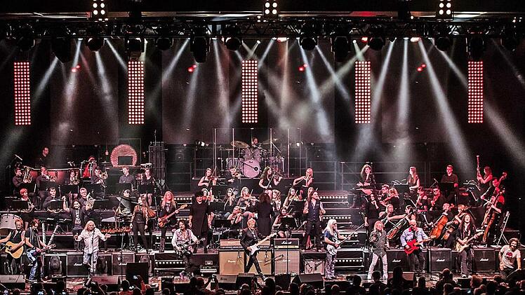 Eine gewaltige Bühnenshow für Ohren und Augen bietet die Erfolgsproduktion "Rock meets Classic". Foto: PR