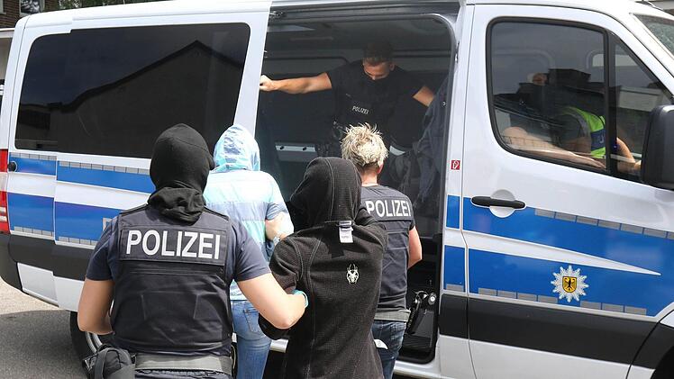 Die Kripo Coburg verkündet einen großen Ermittlungserfolg: 26 Jahre nach einem mutmaßlichen Mord in Weismain konnte ein Mann verhaftet werden. Symbolfoto: Ralf Roeger/dpa