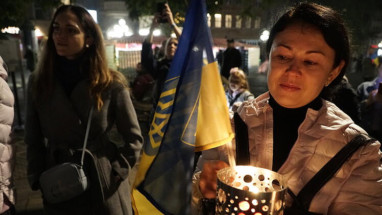 Lichtermeer in Nürnberg: Spontane Demonstration für die Menschen in der Ukraine