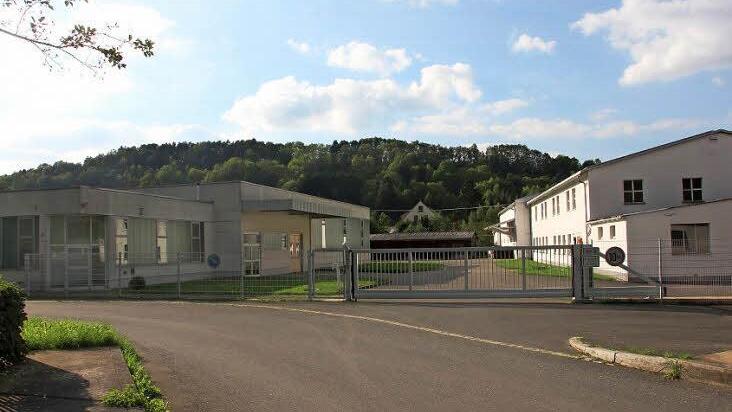 In Hallen der ehemaligen Firma Dreefs wurden Notunterkünfte für Flüchtlinge eingerichtet.  Foto: Archiv