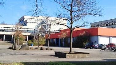 Das Gymnasium in Spardorf wird abgerissen.  Foto: privat