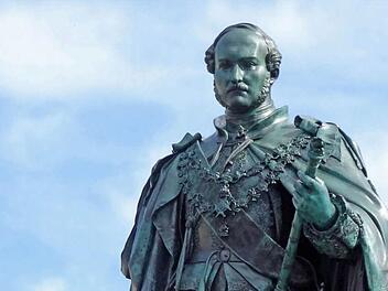 Coburg restauriert historisches Prinz-Albert-Denkmal auf dem Marktplatz