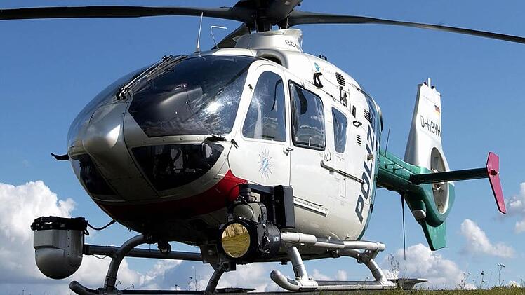 Von einem Polizeihubschrauber aus wurde die vermisste Frau in der Nähe von Nurn im Wald entdeckt. Foto: Polizei