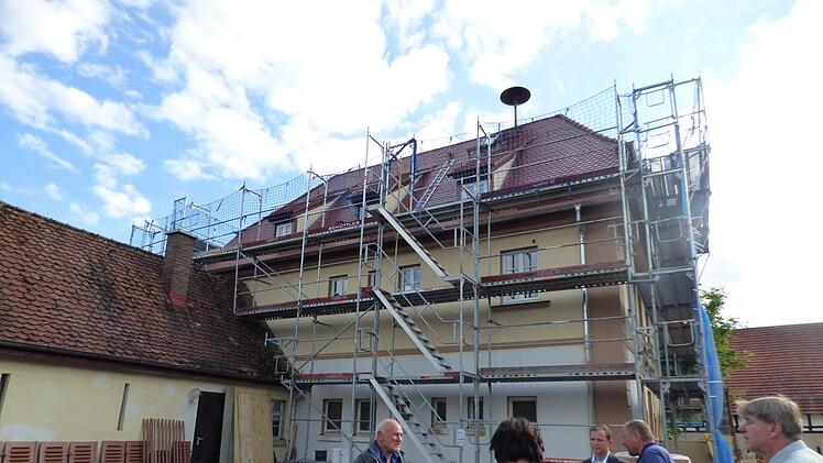 Diskussionen  gab es darüber, ob wieder ein Blitzschutz auf das Dach der alten  Schule soll.  Foto: Thomas Weichert