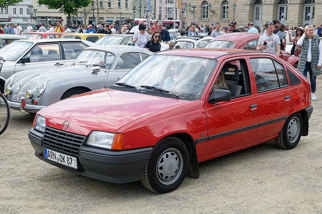 Über 500 Autos zogen Besucher aus nah und fern an