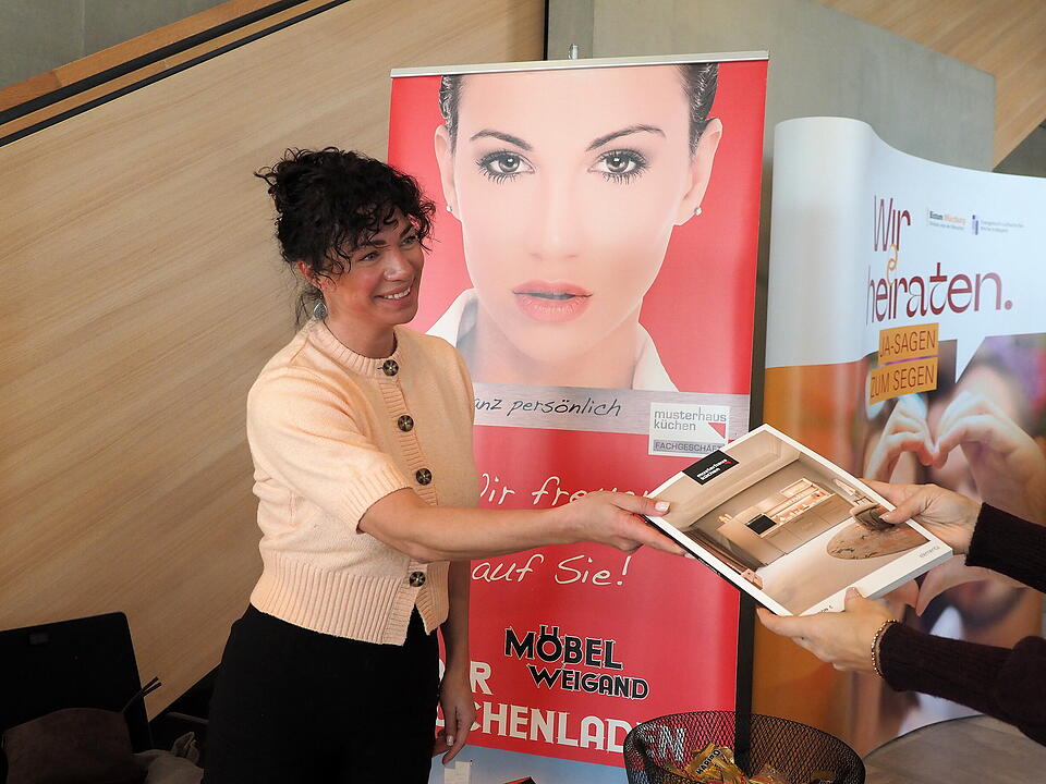 Inkl. Braut- und Festmodenschauen.